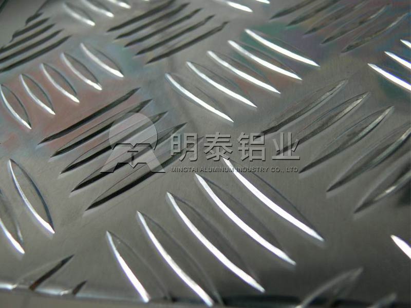 船舶甲板用5083花纹污色小黄鸭网站色_五条筋防滑污色小黄鸭网站色1吨出厂价格多少
